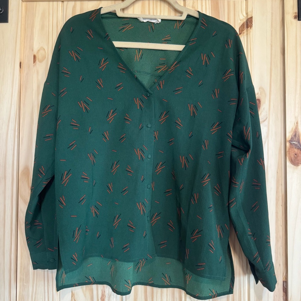 Green V-Neck Print Button Front Long Sleeve Blouse size Small - Picture 4 of 6